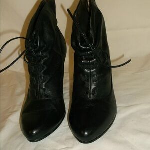 CALVIN KLEIN Sadee Black Leather Ankle Boots Heels 6.5 M Lace Up